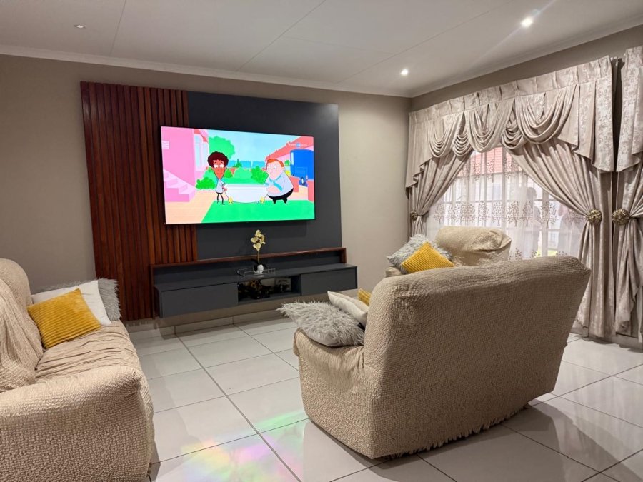 3 Bedroom Property for Sale in Waterkloof East North West